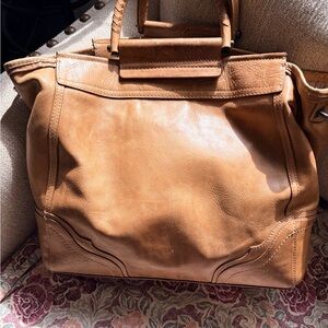 Frye Tan Leather Women's Bag Tote excellent Condition smells like new leather!